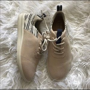 Toms Cabrillo Tennis shoes NEW
